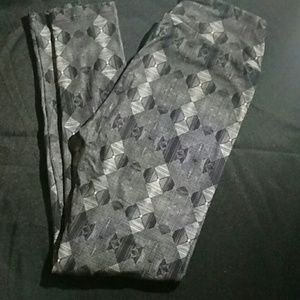 Black and white Lularoe OS leggings